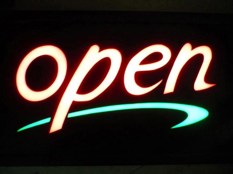 張家口戶外發(fā)光字門(mén)頭廣告牌制作